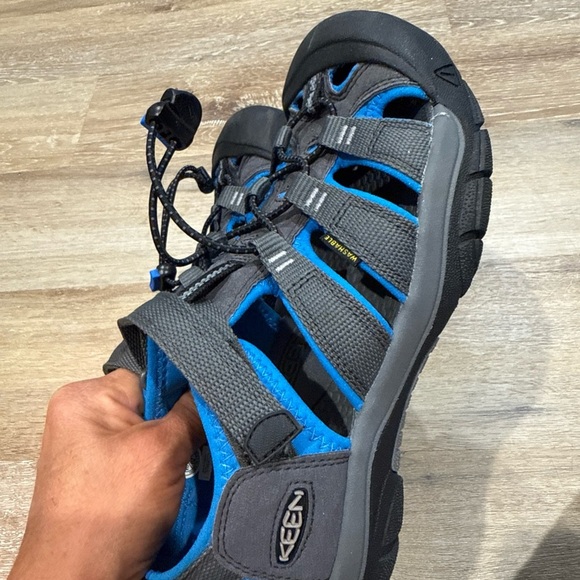 Keen Size 6 Blue and Gray Newport H2 Sandals with Toe Protection Magnet/Blue - Picture 7 of 10